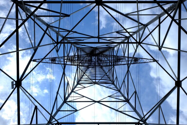 In Manovra la proroga delle concessioni elettriche: max 20 anni