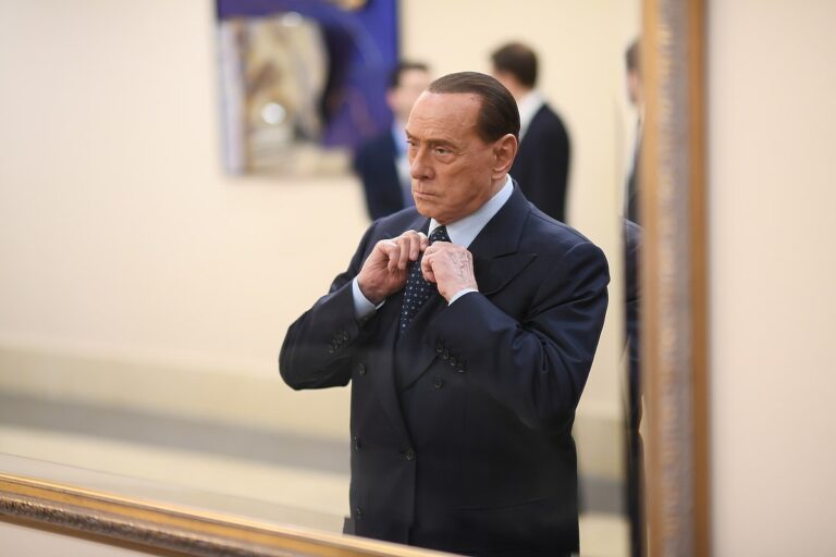 Da Meloni al duo Calenda-Renzi: chi va a caccia dei voti di FI