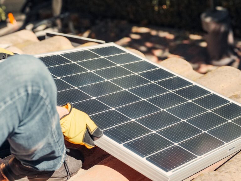 Energia, per il fotovoltaico sugli edifici non serviranno permessi
