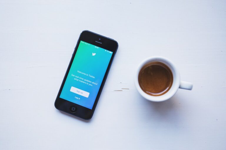 Le persone non sono fatte per parlarsi così tanto: il caso Twitter