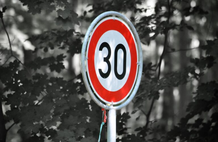 La norma su emissioni e limiti di velocità, nel decreto Infrazioni