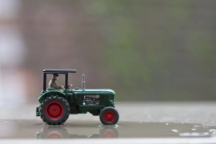 trattore agricoltura