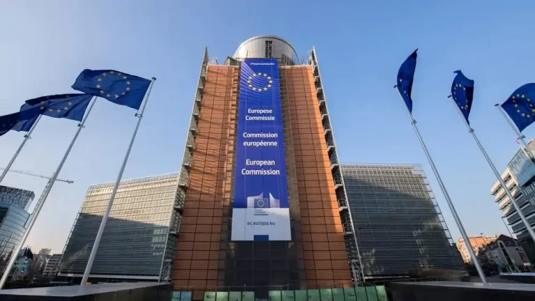 AI Act, la Commissione Ue valuta il rinvio di alcune norme
