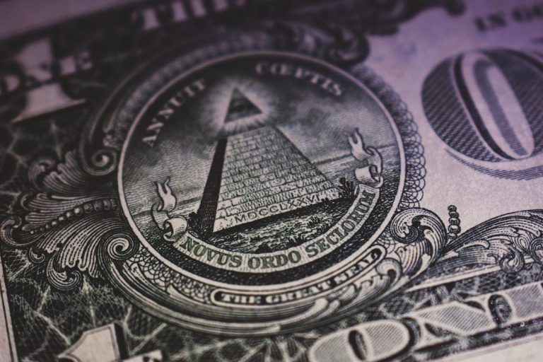 Trump e i rischi di perdere il “privilegio esorbitante” del dollaro