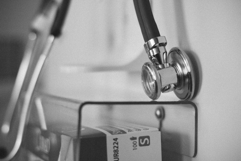 Pennsylvania denuncia Character.ai: i suoi chatbot si fingono medici