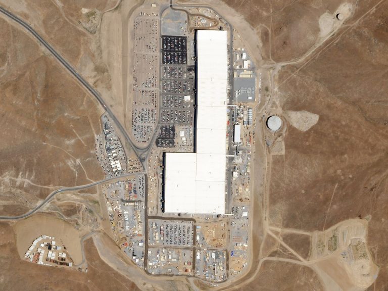 IA, intesa Commissione Ue-BEI per investimenti in gigafactory