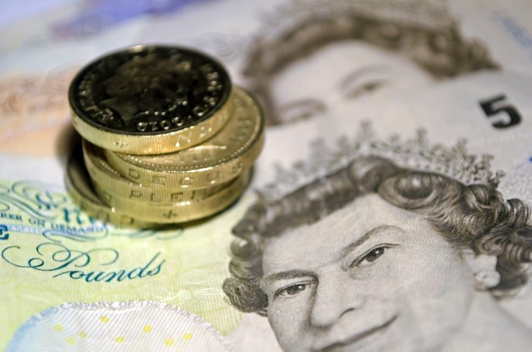 Bank of England: i debiti per l’IA hanno già superato i 100 mld nel 2025