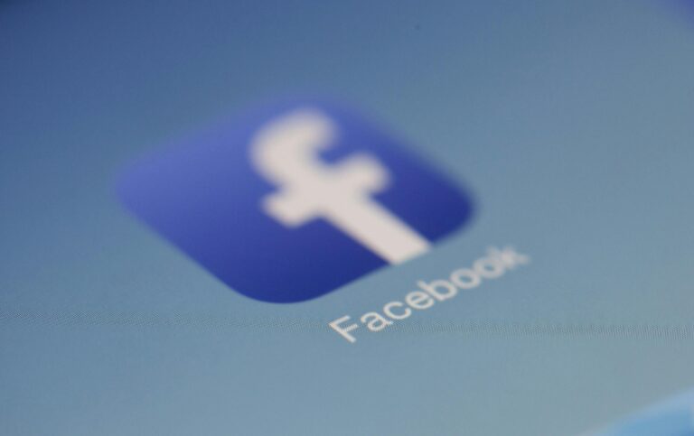 Social e politica, Meta: limitare i contenuti comprime la libertà d’espressione