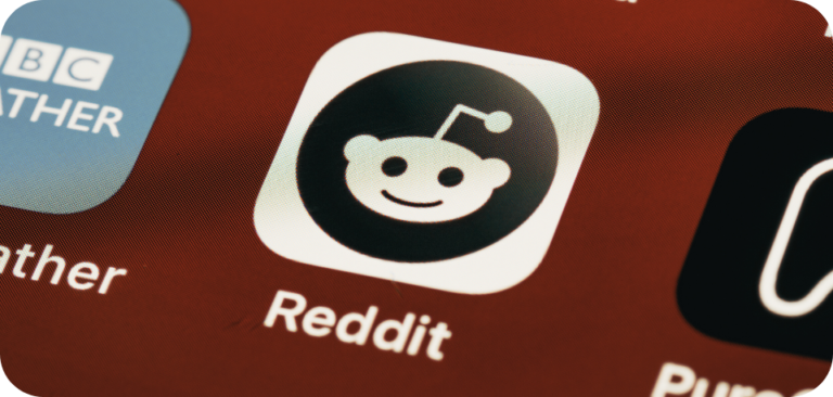 Reddit cresce con un modello controcorrente: capex basso, IA contenuta