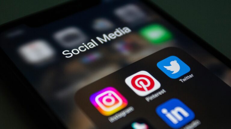 Social, l’India introduce l’etichettatura dei contenuti IA