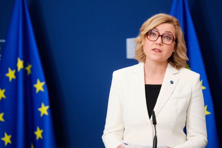 IA, la Commissione Ue ribadisce i rischi dei nuovi modelli cyber