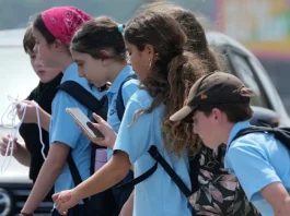 Social, bozza Ue: divieto per under 13 e accesso limitato per under 15