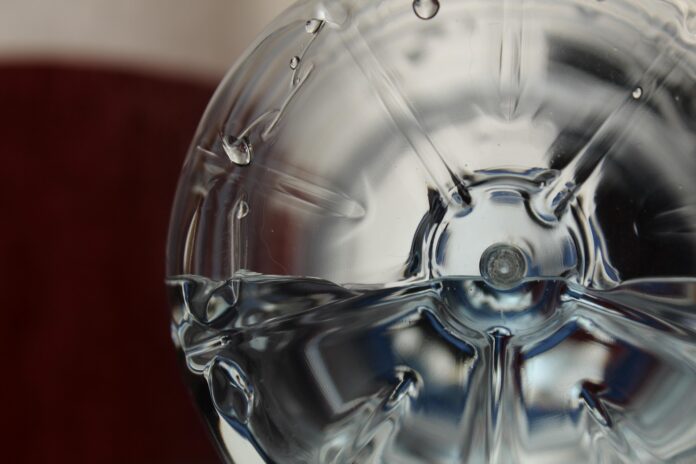 acqua plastica rifiuti