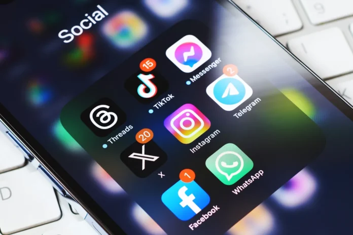 Threads-X-Instagram-Facebook-WhatsApp-apps-on-smartphone-screen